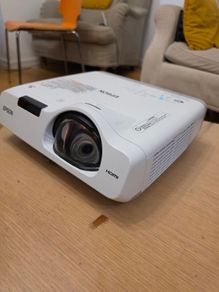 Epson EB-530 XGA HDMI VGA Short Throw 3200 Lumens HD (Lamp Hour: 50)