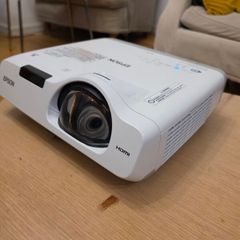 Epson EB-530 XGA HDMI VGA Short Throw 3200 Lumens HD (Lamp Hour: 50)