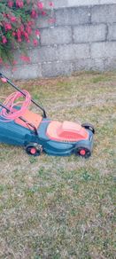 Electric lawnmower