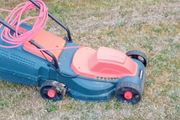 Electric lawnmower