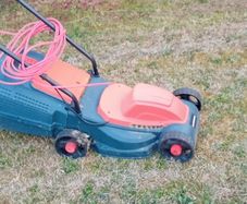Electric lawnmower