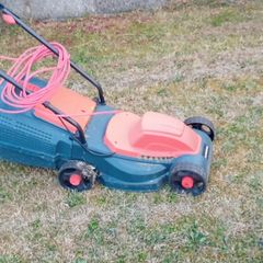 Electric lawnmower