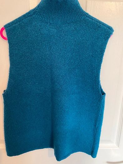 Embroidered knitted sleeveless top