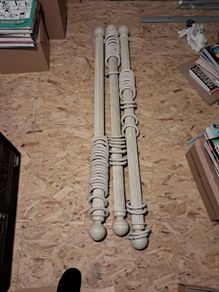 4 no. 50mm Stone Reeded Ball Wood Pole and accessories
