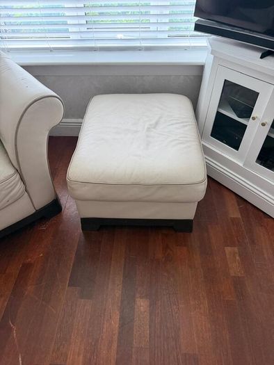 White leather couch/suite with footrests