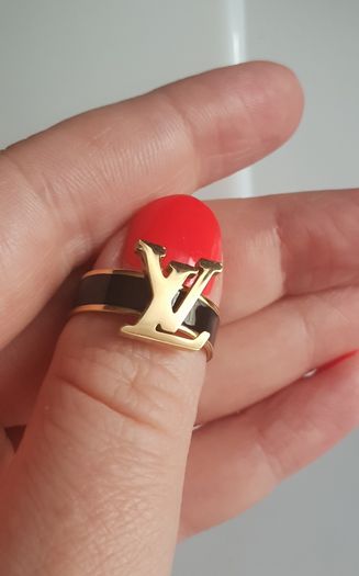 New Ring  L V
