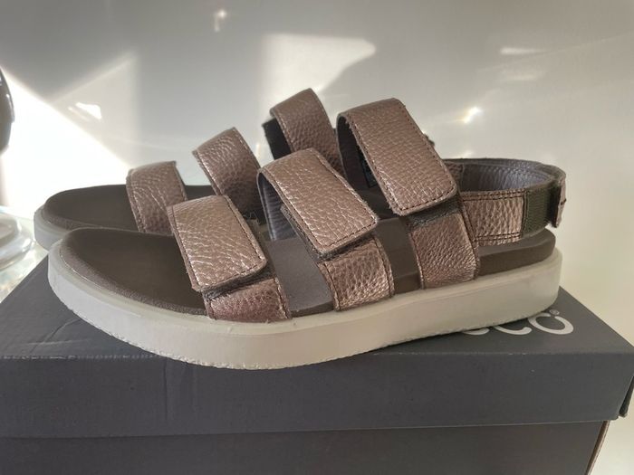 Echo womens Bronze Sandals