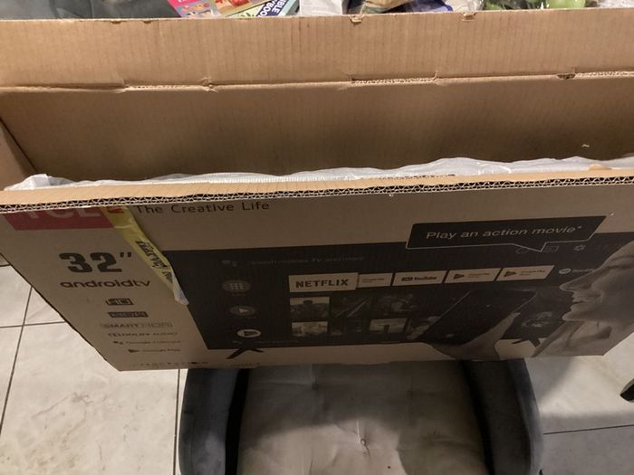 TLC 32 inch SMART Television with USB, HDMI, PC Connection port, WIFI connectivity, etc (Boxed / Like New)