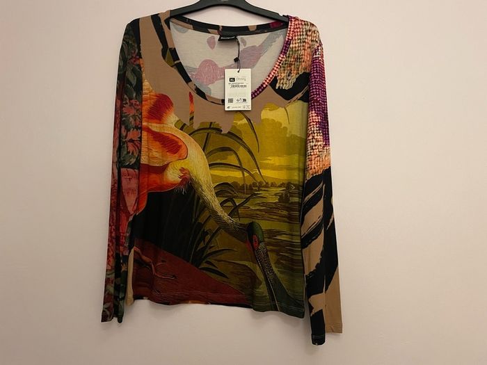 Brand new Desigual top