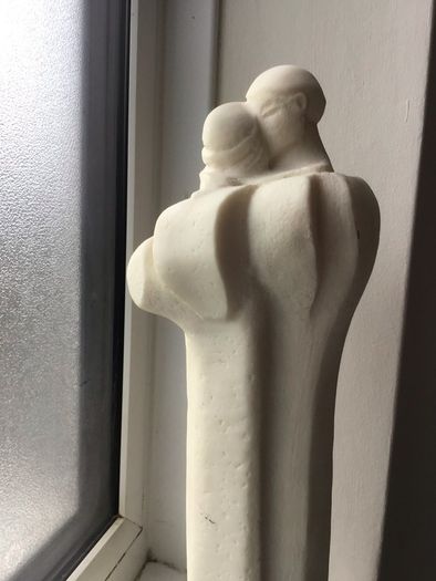 statue