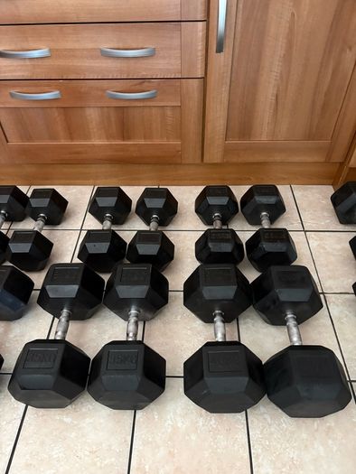540kg Of Rubber Hex Dumbbells, Cheapest Set On Here At 1.85 Per Kg For Set! Originally 4 Euro Per Kg!!