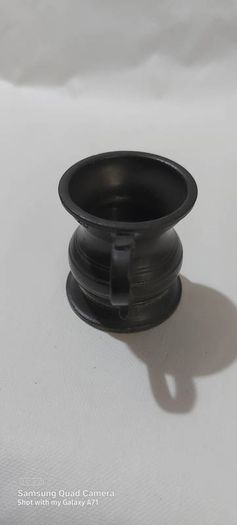 Gill pewter measure ,used condition,,see pictures for condition,,hard to come by ,,buyer collects or pays postage thank you,,take as is ,