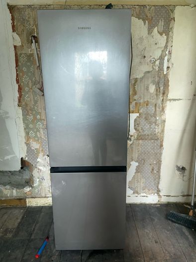 Samsung Series 6 Frost Free Freestanding Fridge Freezer Grey