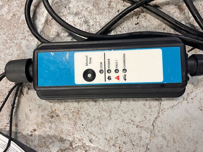 Yazaki portable car charger