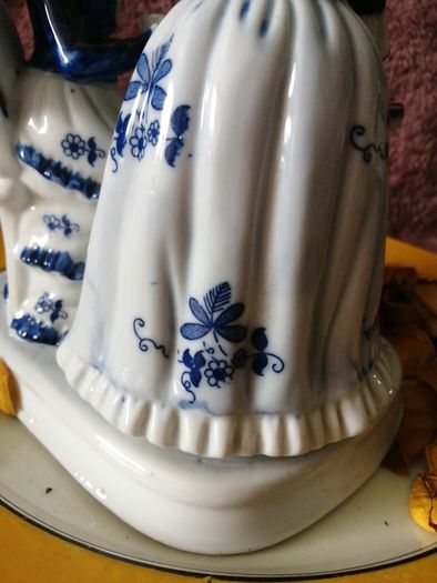 Large porcelain  Figurine by Leonardo Collection