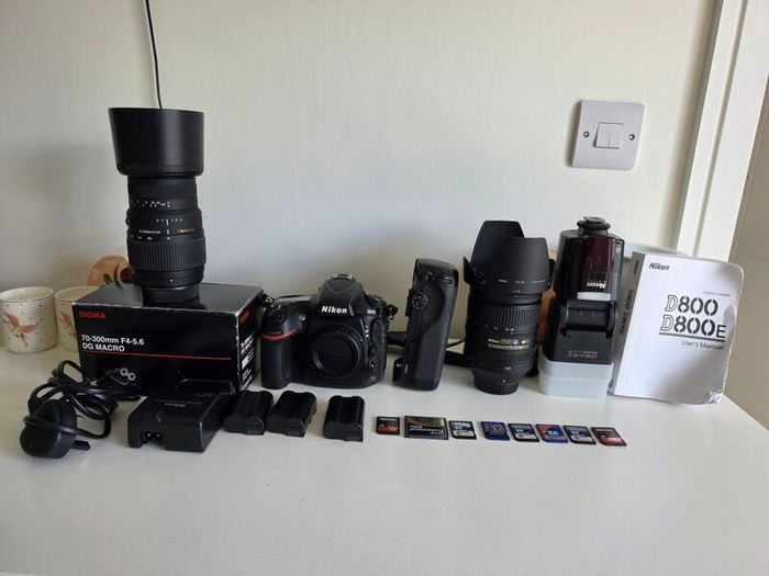 Nikon D800 fx bundle 2 lense, 1 flash, sd&cf memory cards, 2 camera bag BUNDLE