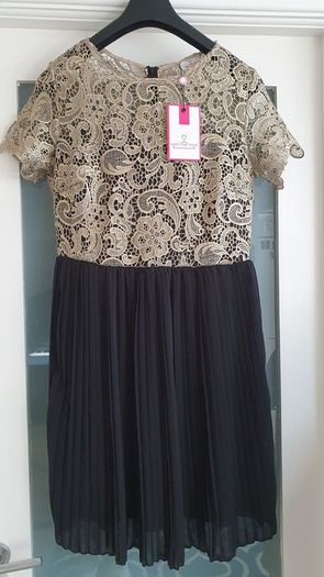 Want That Trend Black And Gold Sz 14 - Bnwt