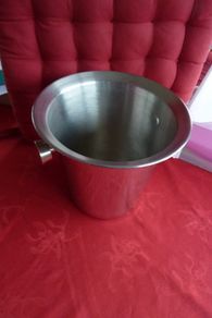 Ice bucket