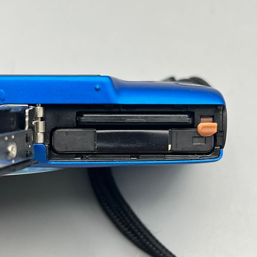 Canon IXUS 132 16MP Digital Camera Blue - Full Kit