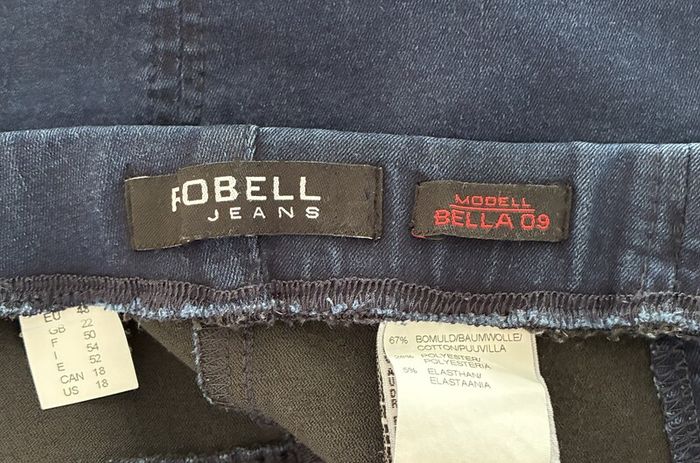Ladies Navy Cropped Straight Fit Jeans from Robell