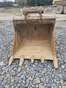 Geith digging bucket