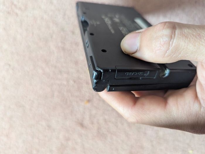 Nintendo DSi Matte Black R button stuck