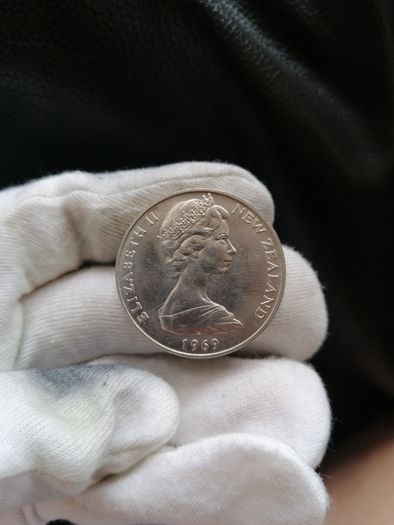 1969 New Zealand One Dollar Coin