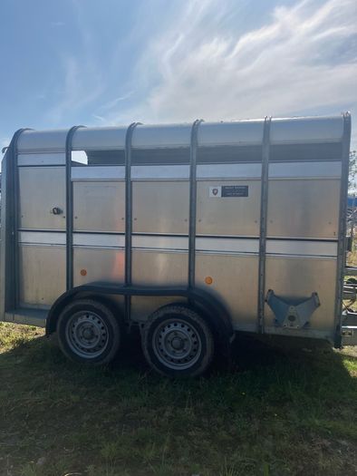 Cattle trailer