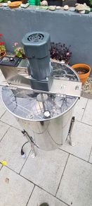 Electric 3 frame honey extractor