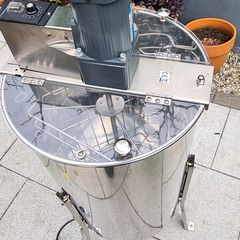 Electric 3 frame honey extractor