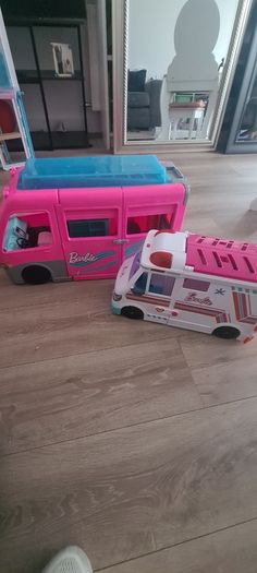 Barbie Camper & Ambulance