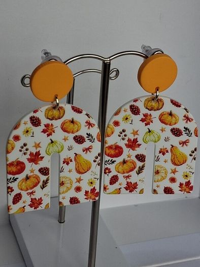 Autumnl Fever Leaf & Pumpkin Motif N Shape Clay Earrings