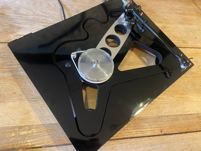 Rega RP8 Planar 8 Turntable with RB808 Tonearm and TTPSU Speed Control Power Supply Unit