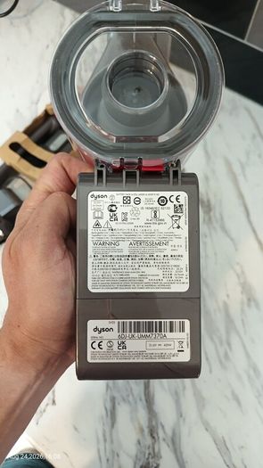 Brand new Dyson V8 Advanced