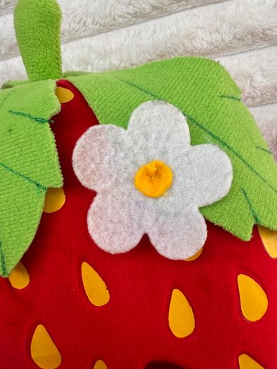 Shopkins Strawberry Kiss Plush 2013 approx. 25 cm. Moose Used Please see photos