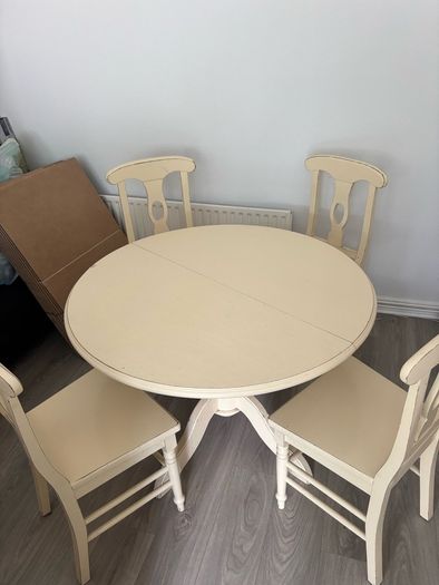 Round Table & 4 Chairs