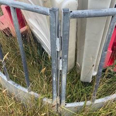 Sheep round feeder