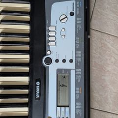 Yamaha electric keyboard