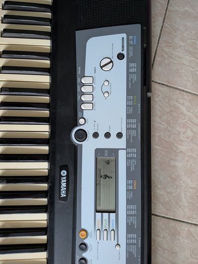 electric Yamaha keyboard
