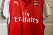 Arsenal Soccer Jersey. Authentic club jersey.Size Small /medium Adult.
