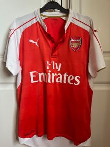 Arsenal Soccer Jersey. Authentic club jersey.Size Small /medium Adult.
