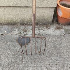 6 tine beet or turf fork