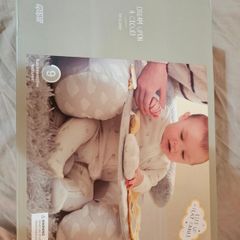 Baby floor seat and play