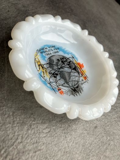2 x collectible ashtrays