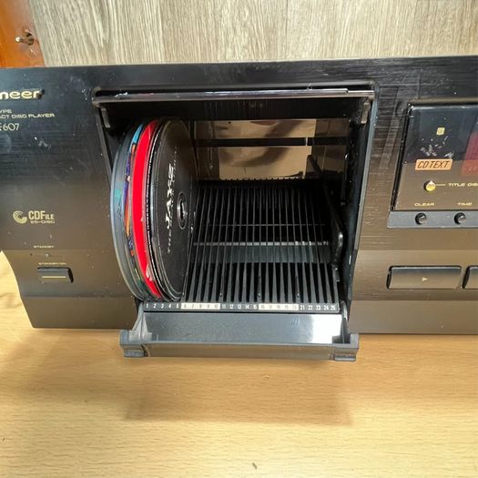 Pioneer PD-F607 - 25 CD Changer - CD Player - FAULTY