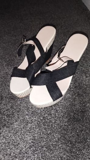 Wedged sandals
