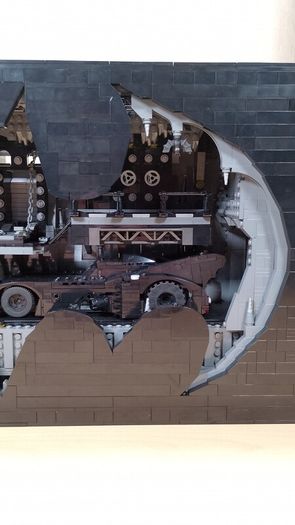LEGO 76252 Batcave - Shadow Box