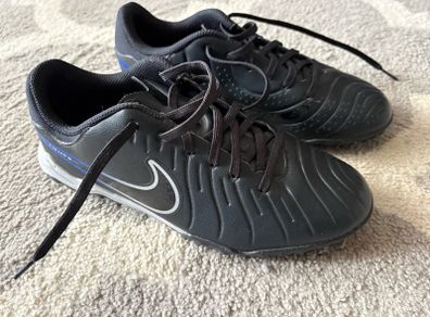 New Boys Nike Tiempo. Size 5.5