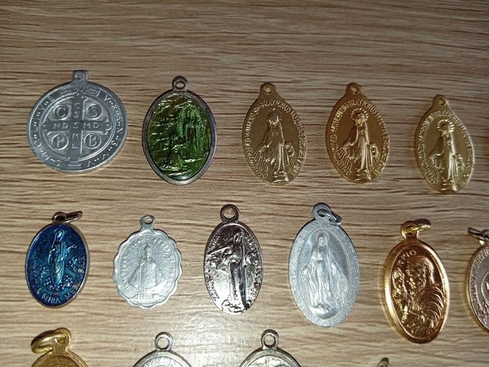 St Francis of Assisi religious medal with Italian blessing on the back plus other religious medals