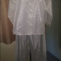 Brand new cream satin Pyjamas size UK18/20 EUR46/48 Postage included